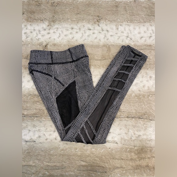 Lululemon💕Wild And Free Tight Fall Net White Black / Black - Picture 9 of 15